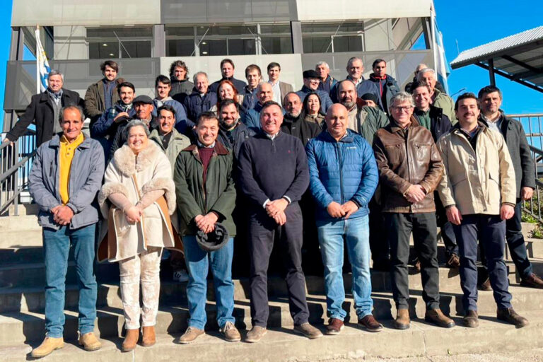 Delegación de Concordia Explora Éxitos del Centro Hortícola en Salto