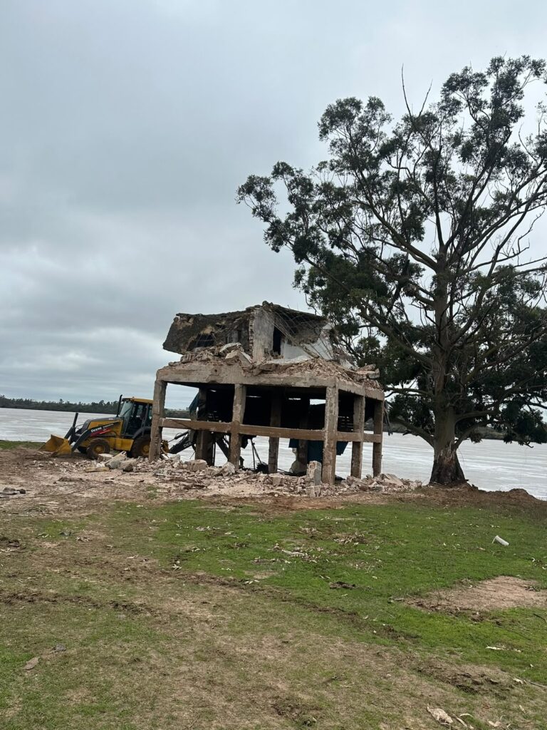 Interrumpen Demolición de La Casona Tras Ataque de Usurpadores