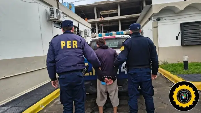 Hombre detenido tras intento de femicidio: Acuchilla a su expareja y a una familiar