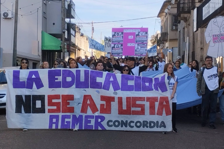 Masiva marcha docente en Concordia: AGMER reporta un 90% de acatamiento al paro