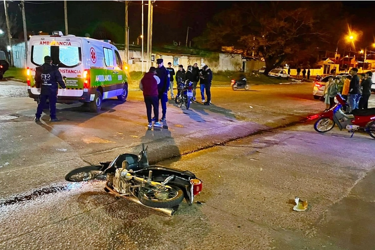 Choque de Motocicletas Deja a un Conductor Hospitalizado en Concordia