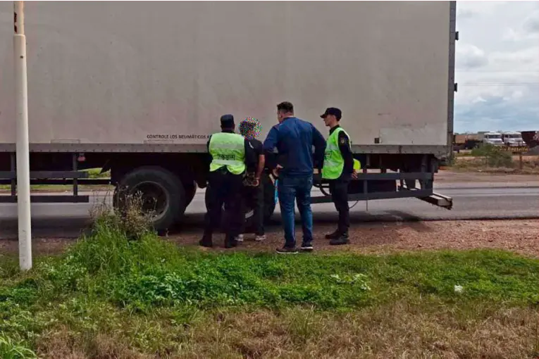 Encuentran a joven tras intensa búsqueda: liberan al chofer del camión