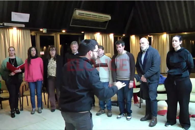 El Coro del Colegio de Arquitectos se Prepara para un Concierto de Rock Nacional