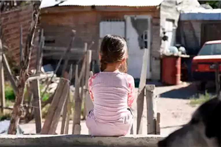 Impactante informe revela que 145 niños quedaron huérfanos por femicidios en Argentina