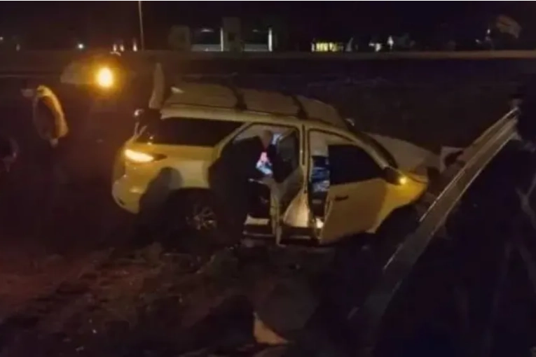 Cinco heridos tras despiste de camioneta en la Ruta 14