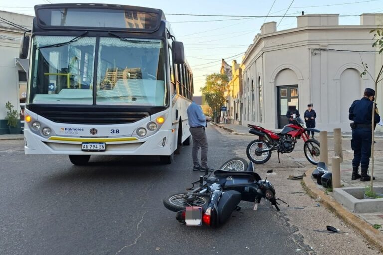 Accidente de Tránsito en Concordia: Dos Motociclistas Hospitalizados