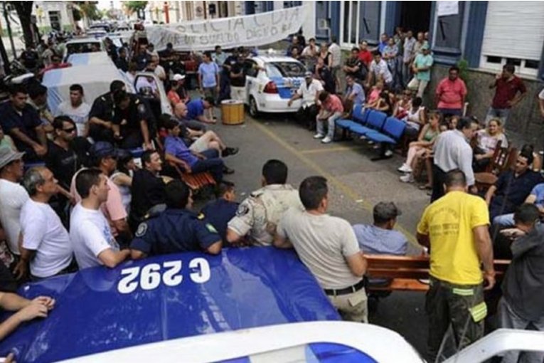 Expolicía condenado a seis años por abuso sexual y con un oscuro pasado Expolicía condenado a seis años por abuso sexual y con un oscuro pasado
