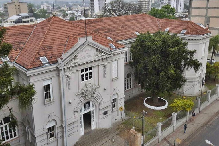 Descubre la Historia de la Escuela de Comercio Nº 1 en su Nueva Publicación