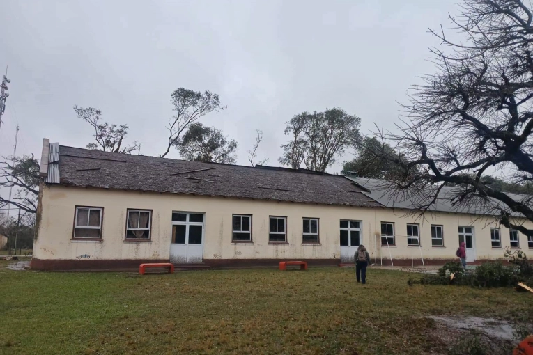 Escuela de La Criolla Afectada por Temporal: Clases Interrumpidas y Éxodo de Alumnos