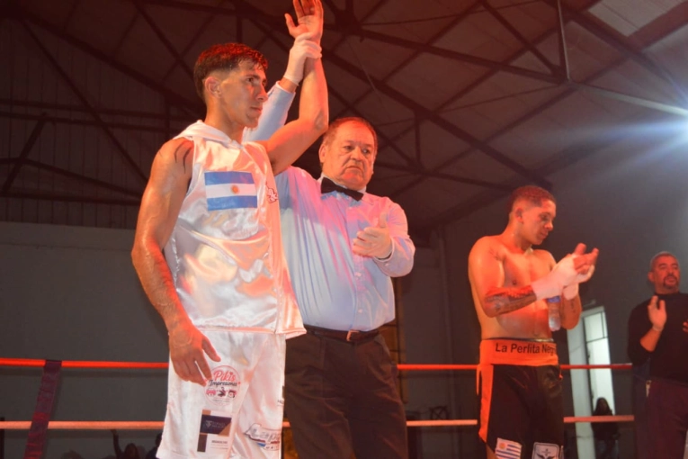 Walter Casco Brilla en su Debut Profesional de Boxeo