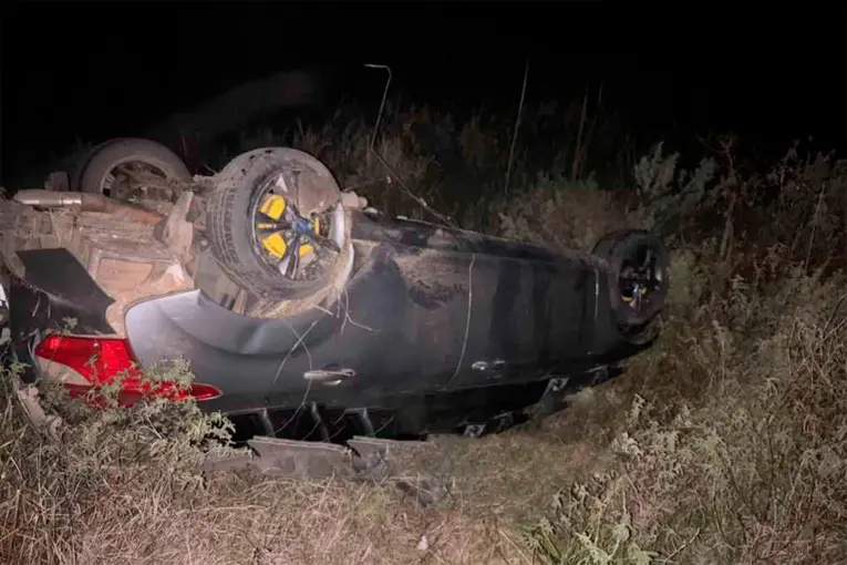 Trágico accidente en Monte Caseros: una joven pierde la vida en un vuelco