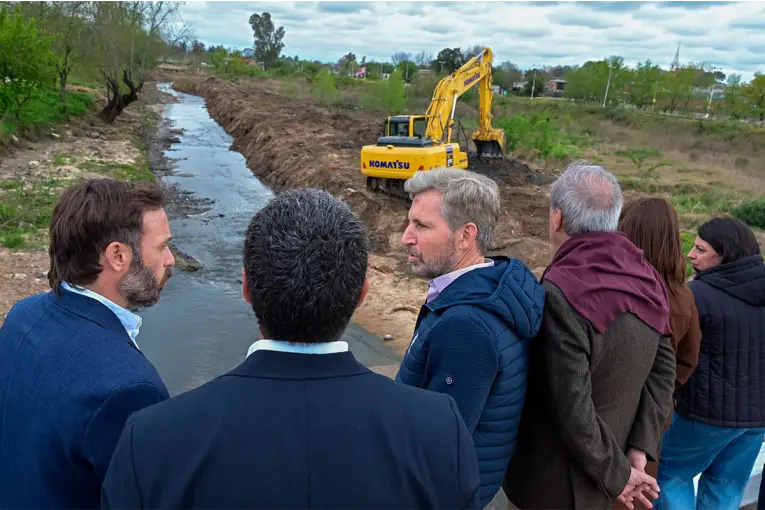 Avanza el saneamiento del arroyo Manzores en Concordia