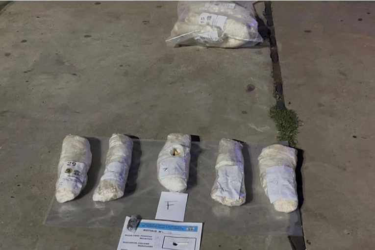 Operativo en Ruta 14: Seis Detenidos y Más de 2.5 Millones de Pesos en Drogas Incautadas