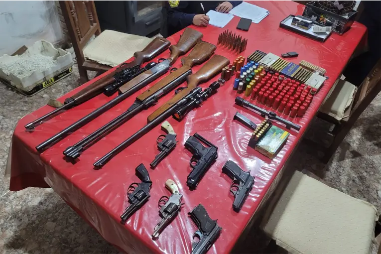 Allanamiento en Concordia: Secuestran Armas y Detienen a Un Hombre