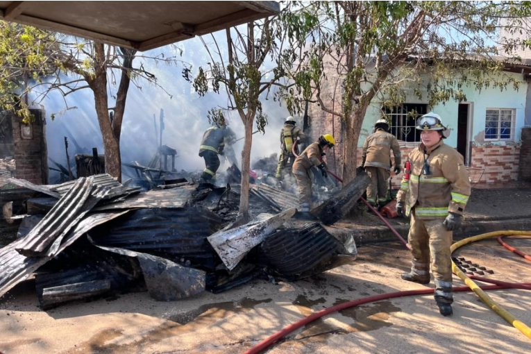 Incendio Devastador Afecta Dos Viviendas en Concordia