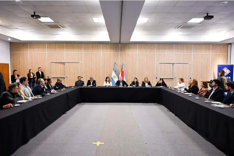 Progreso en Vacunación y Educación para Infantes en la Provincia