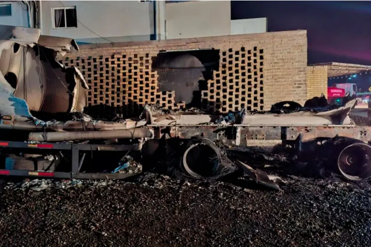 Explosión y fuego en camión cisterna: dos heridos en Ruta 14