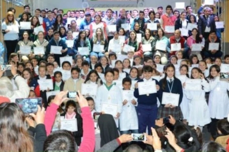 Concordia se prepara para honrar a sus alumnos solidarios en la 22° edición de la Distinción “Hugo Solís Concordia se prepara para honrar a sus alumnos solidarios en la 22° edición de la Distinción "Hugo Solís