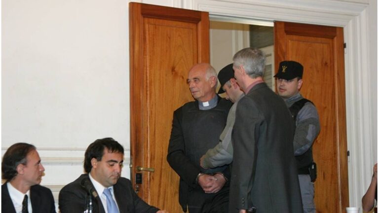 Cura condenado solicita audiencia con el Papa León XIV en prisión