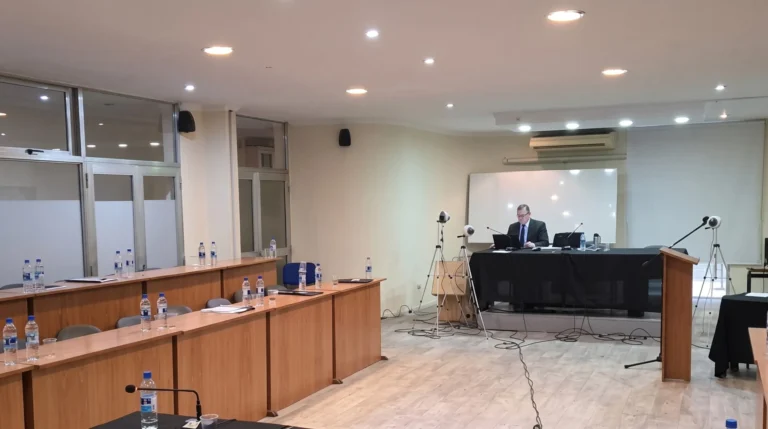 Liberan a hermanos acusados de homicidio tras veredicto de jurado