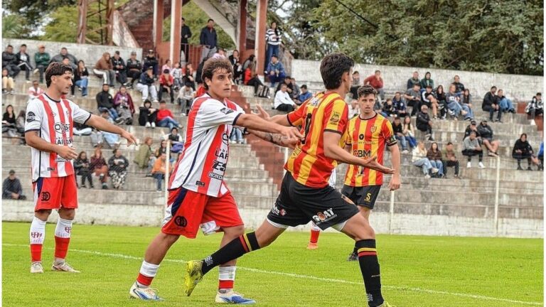 Atlético Paraná y Atlético Neuquén se preparan para un duelo clave en el Regional Amateur