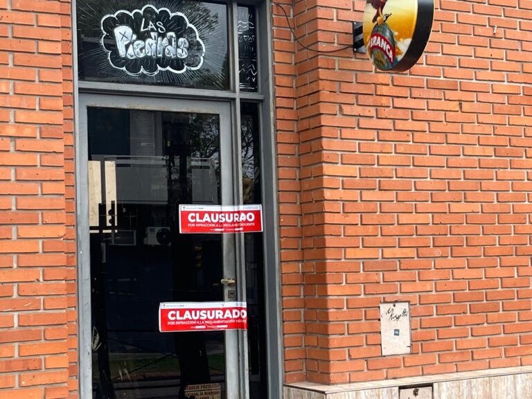 Clausuran bar tras accidente que dejó a varios jóvenes heridos