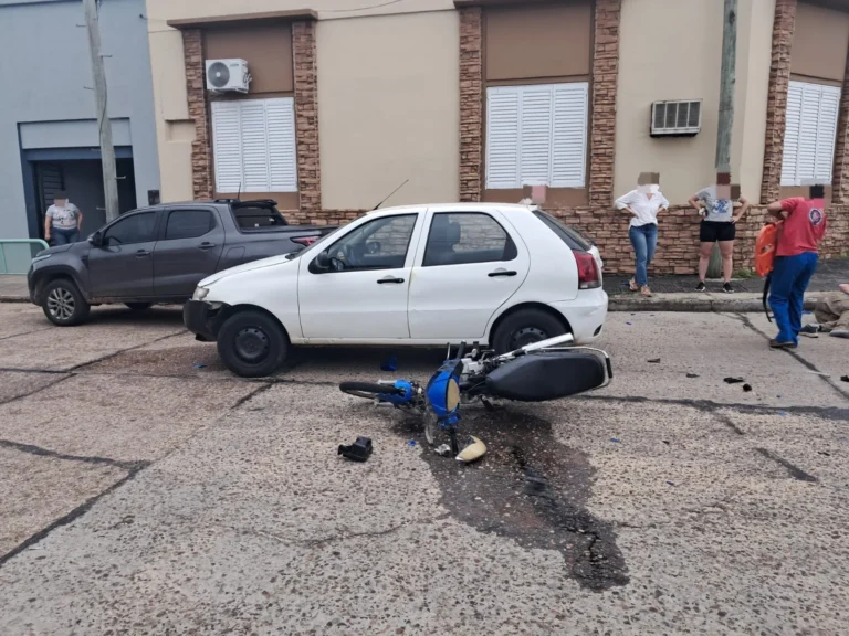 Accidente en Concordia: joven motociclista hospitalizado tras colisión Accidente en Concordia: joven motociclista hospitalizado tras colisión