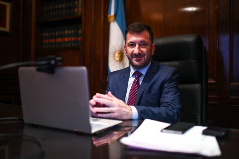 Nuevos Chats Revelan la Involucración de Kueider en el Caso Securitas