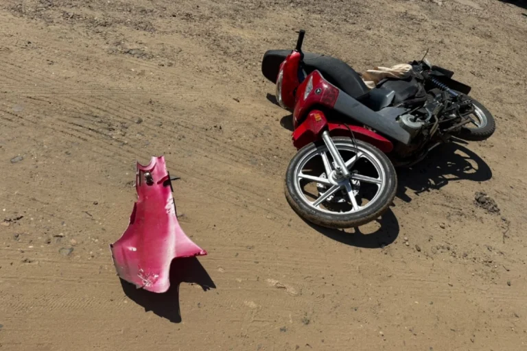 Accidente en Concordia: Menor en moto choca dos veces en una misma maniobra