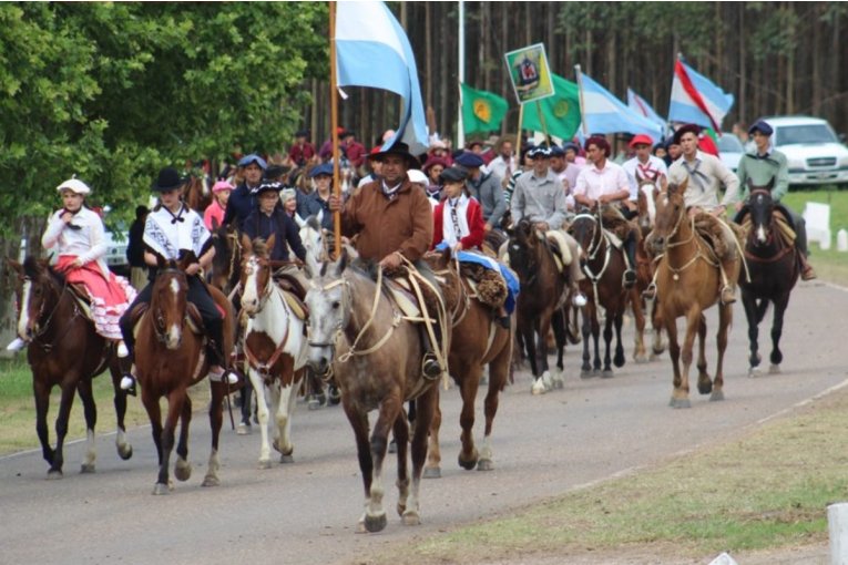 Los Charrúas se Visten de Fiesta: Los Palmeras Cerrarán la Fiesta Gaucha Los Charrúas se Visten de Fiesta: Los Palmeras Cerrarán la Fiesta Gaucha