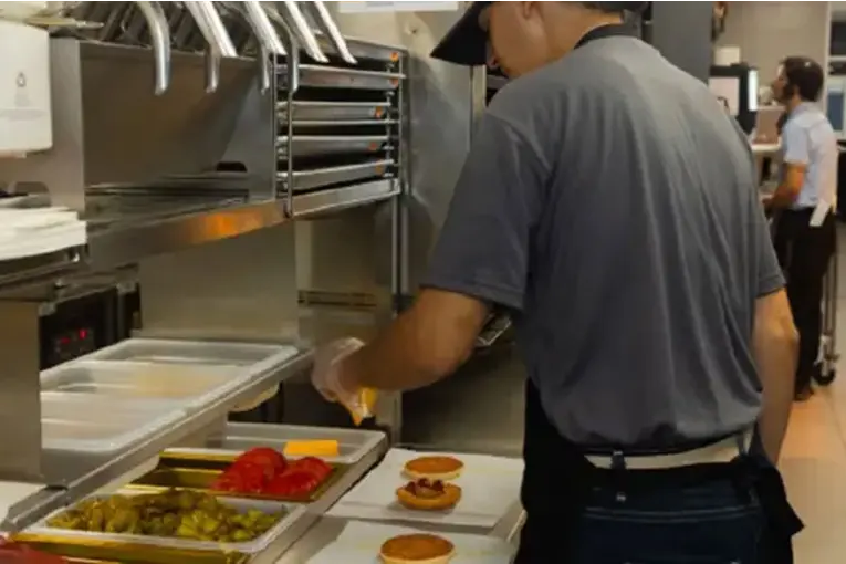 Aumento Salarial para Empleados de Comida Rápida: Detalles Clave para Octubre Aumento Salarial para Empleados de Comida Rápida: Detalles Clave para Octubre