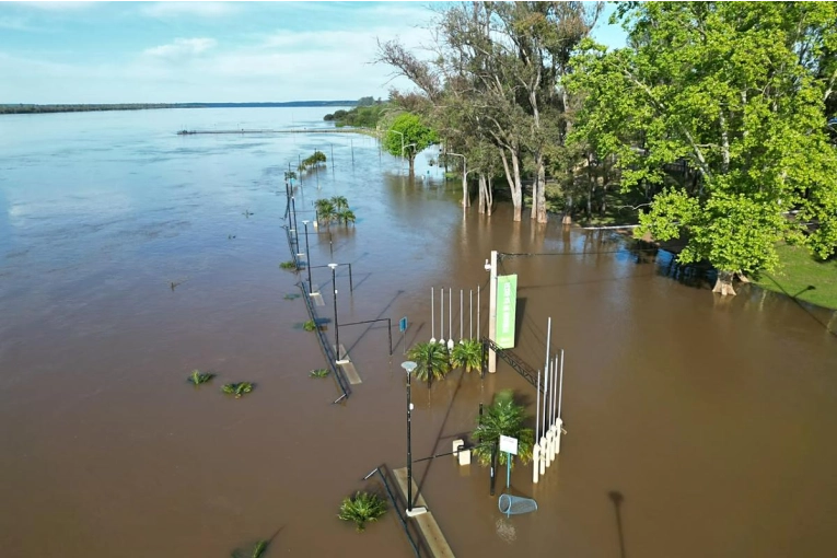 Defensa Civil Garantiza Transparencia en la Información sobre la Creciente del Río Uruguay Defensa Civil Garantiza Transparencia en la Información sobre la Creciente del Río Uruguay