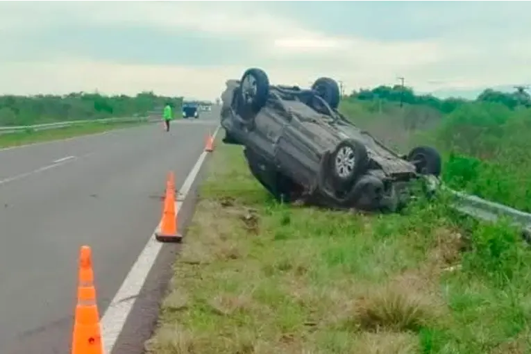 Accidente en Ruta 127: Un adulto mayor hospitalizado tras choque y vuelco Accidente en Ruta 127: Un adulto mayor hospitalizado tras choque y vuelco