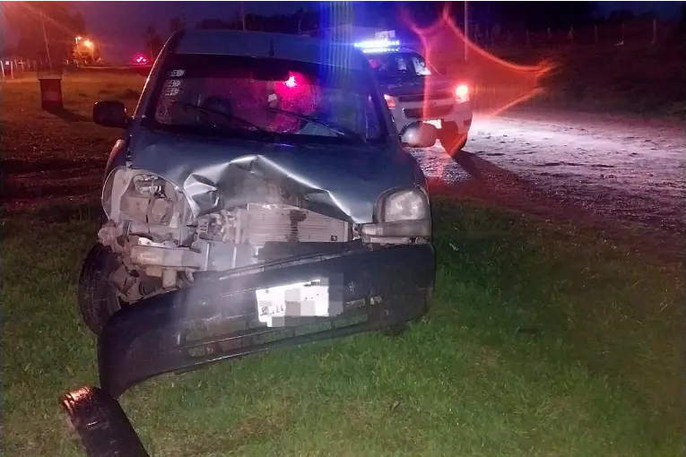 Accidente en San Salvador: Hombre pierde control al estacionar y choca contra un árbol Accidente en San Salvador: Hombre pierde control al estacionar y choca contra un árbol