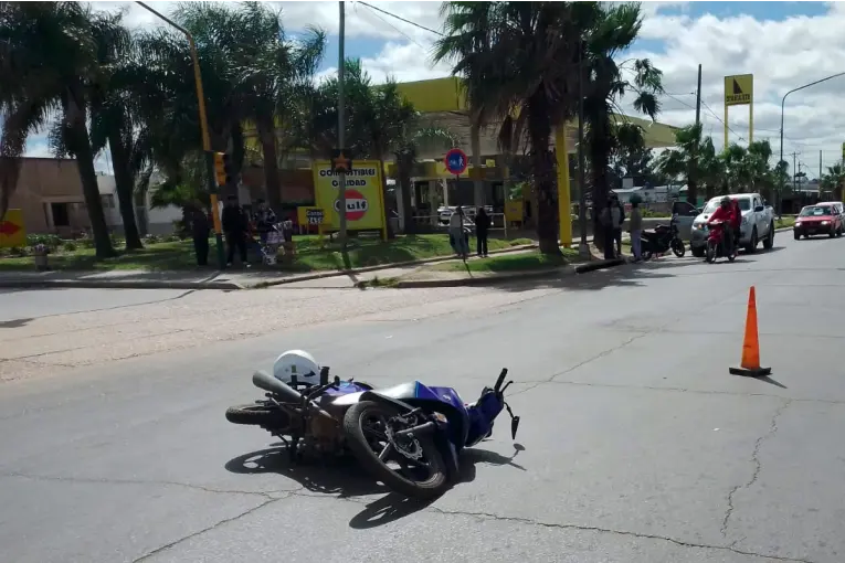 Accidente múltiple en Concordia: tres heridos tras choque de motocicletas y camioneta Accidente múltiple en Concordia: tres heridos tras choque de motocicletas y camioneta
