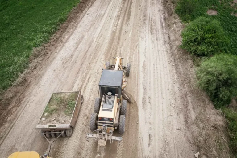 Convenios para el Mantenimiento de Caminos Rurales: Un Impulso a la Producción Local