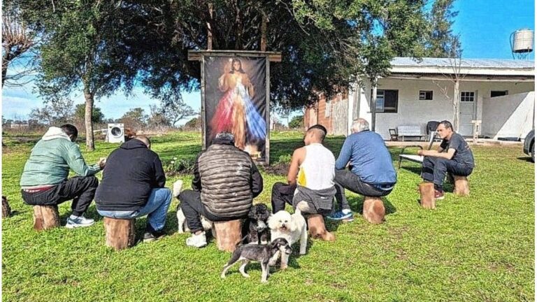 Colón Lucha Contra las Adicciones: Un Nuevo Centro de Rehabilitación