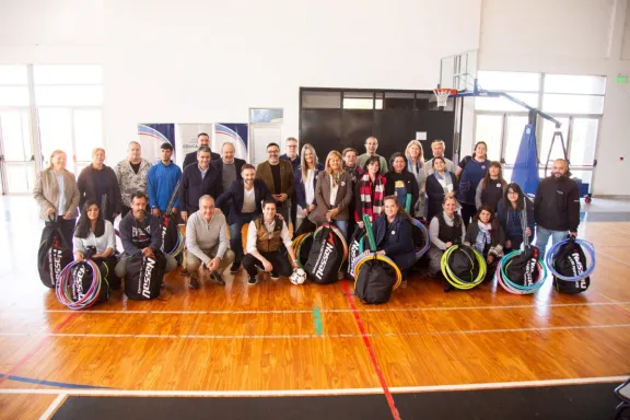 Concordia recibe 140 kits deportivos para fomentar la educación física Concordia recibe 140 kits deportivos para fomentar la educación física